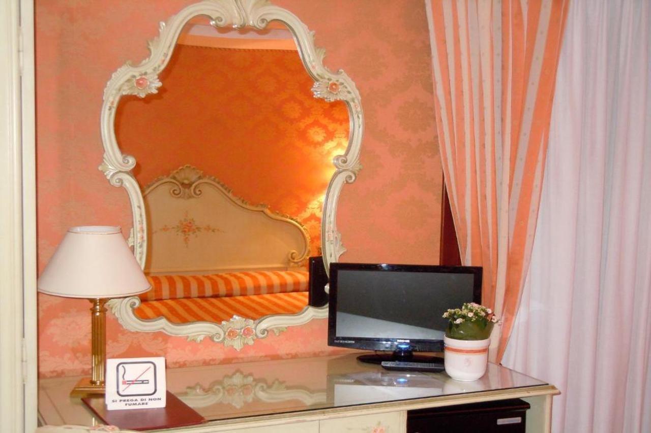 Hotel Lux Venezia Esterno foto