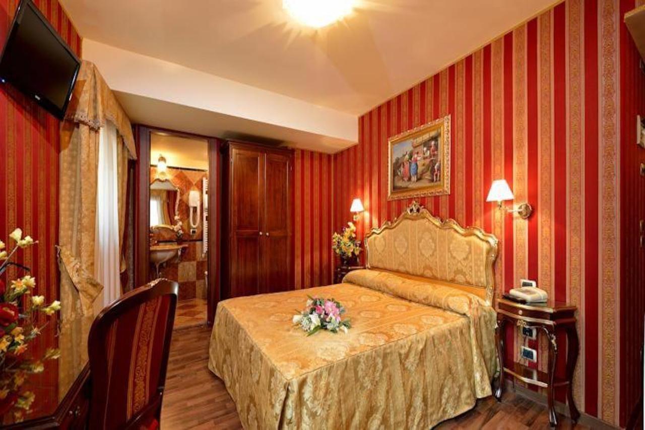 Hotel Lux Venezia Esterno foto