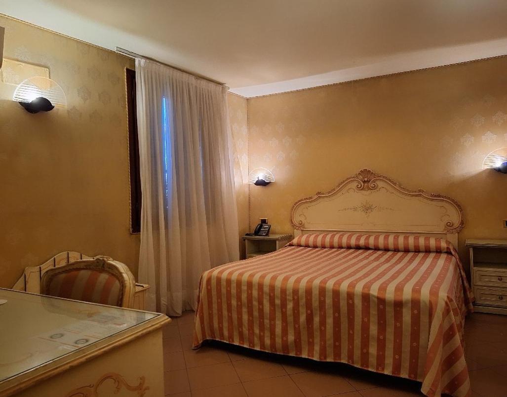 Hotel Lux Venezia Esterno foto