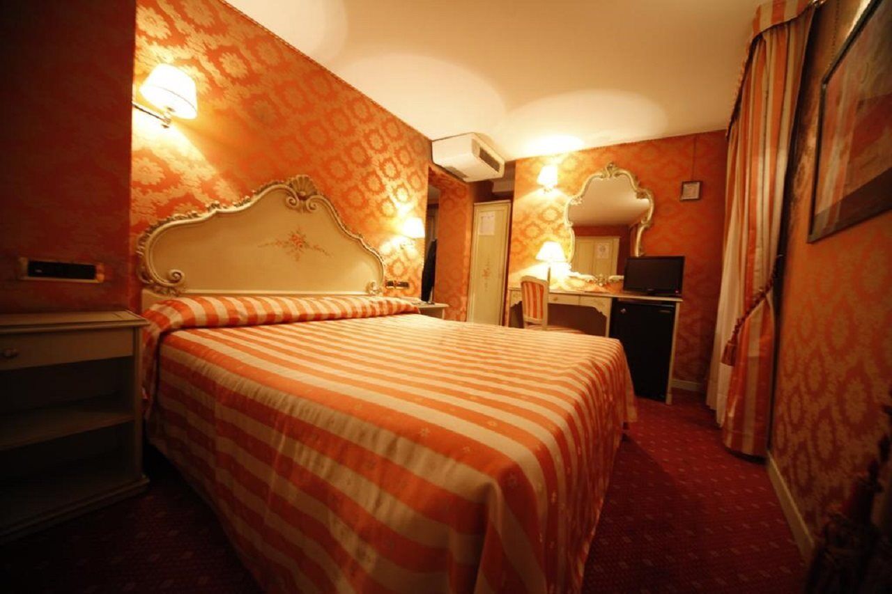 Hotel Lux Venezia Esterno foto